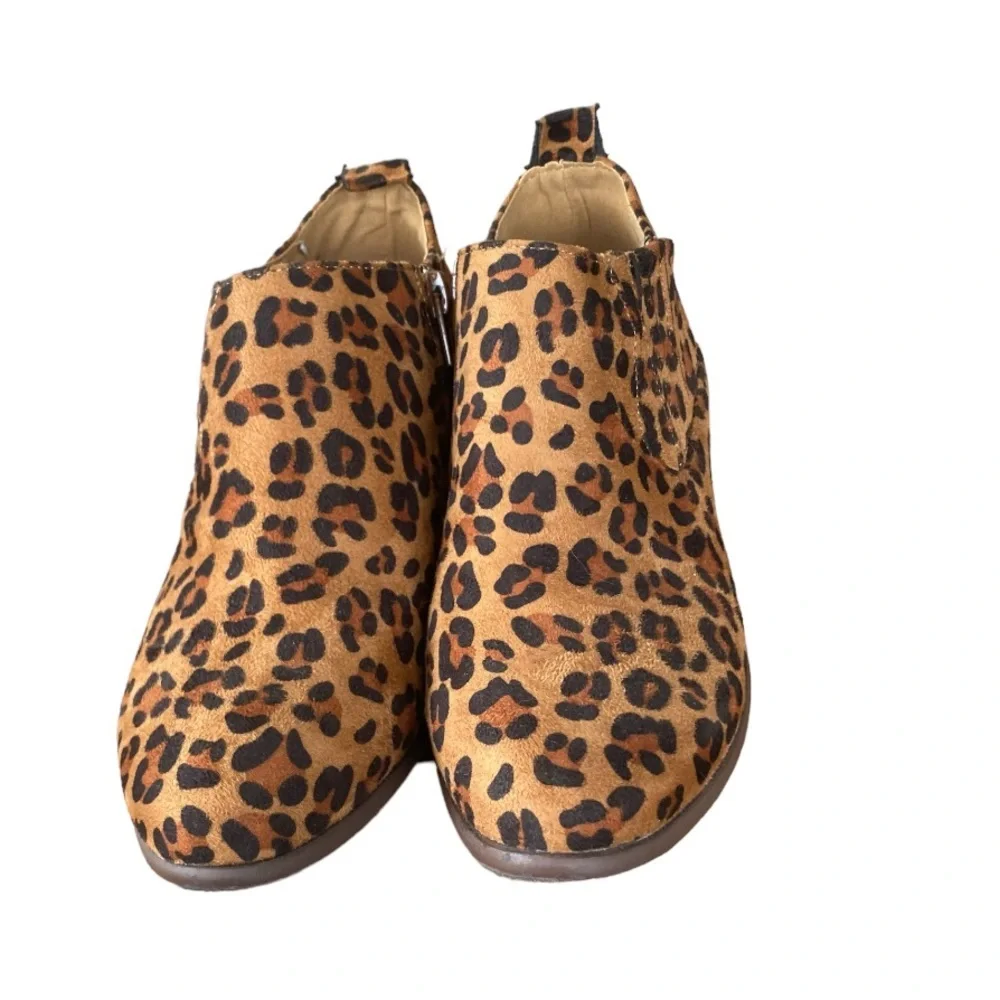 Refresh Rider-11 Leopard Zip Up Almond Toe Booties Women’s Size 6